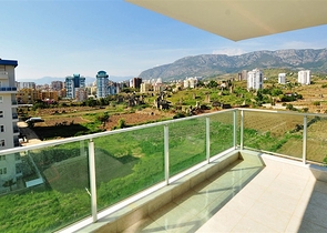 شقة بإطلالة جبلية ضمن مجمع حديث في منطقة محمود لار – ألانيا 