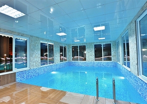 شقة بإطلالة جبلية ضمن مجمع حديث في منطقة محمود لار – ألانيا 