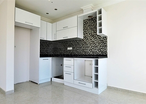 شقة بإطلالة جبلية ضمن مجمع حديث في منطقة محمود لار – ألانيا 