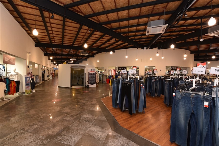 محلات ومباني تجارية ضمن مركز تسوق جديد قيد الإنشاء بالقرب من منطقة كوناكليه – ألانيا 