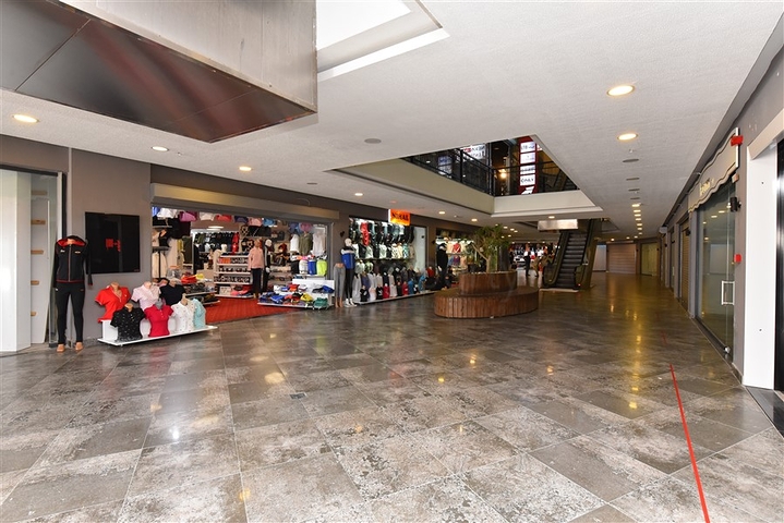 محلات ومباني تجارية ضمن مركز تسوق جديد قيد الإنشاء بالقرب من منطقة كوناكليه – ألانيا 