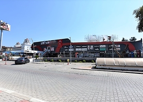 محلات ومباني تجارية ضمن مركز تسوق جديد قيد الإنشاء بالقرب من منطقة كوناكليه – ألانيا 