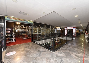 محلات ومباني تجارية ضمن مركز تسوق جديد قيد الإنشاء بالقرب من منطقة كوناكليه – ألانيا 