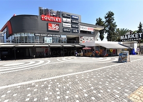 محلات ومباني تجارية ضمن مركز تسوق جديد قيد الإنشاء بالقرب من منطقة كوناكليه – ألانيا 