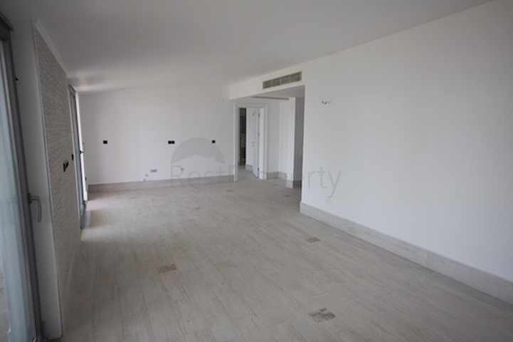 شقة فاخرة بإطلالة بانورامية على البحر في منطقة لارا – أنطاليا