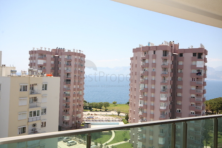 شقة فاخرة بإطلالة بانورامية على البحر في منطقة لارا – أنطاليا