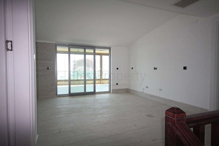 شقة فاخرة بإطلالة بانورامية على البحر في منطقة لارا – أنطاليا