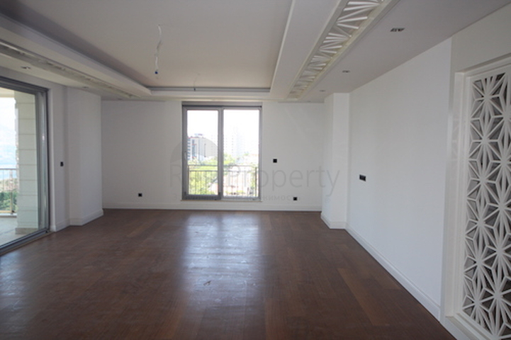 شقة فاخرة بإطلالة بانورامية على البحر في منطقة لارا – أنطاليا