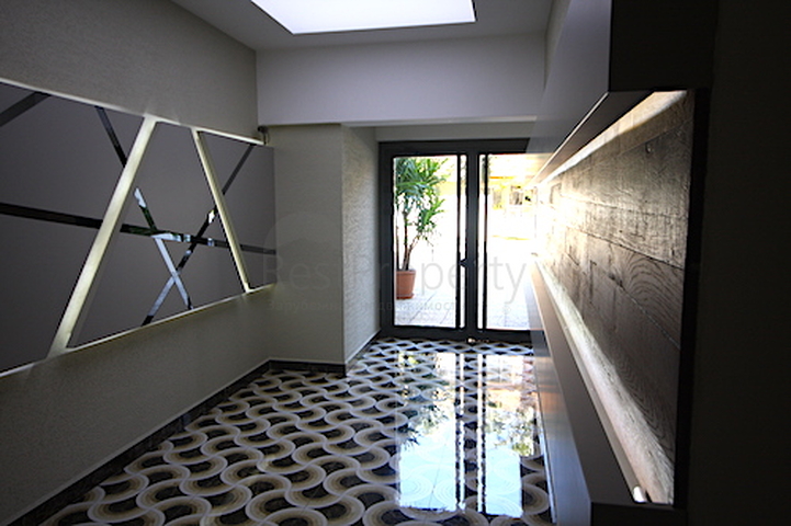 شقة فاخرة بإطلالة بانورامية على البحر في منطقة لارا – أنطاليا