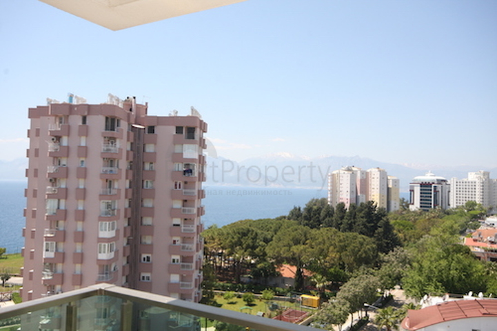 شقة فاخرة بإطلالة بانورامية على البحر في منطقة لارا – أنطاليا