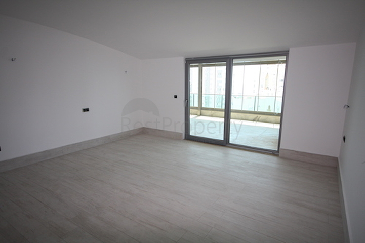 شقة فاخرة بإطلالة بانورامية على البحر في منطقة لارا – أنطاليا