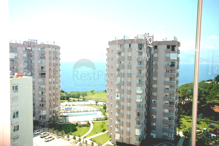 شقة فاخرة بإطلالة بانورامية على البحر في منطقة لارا – أنطاليا