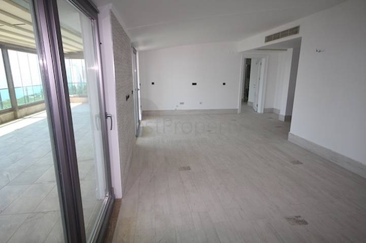 شقة فاخرة بإطلالة بانورامية على البحر في منطقة لارا – أنطاليا