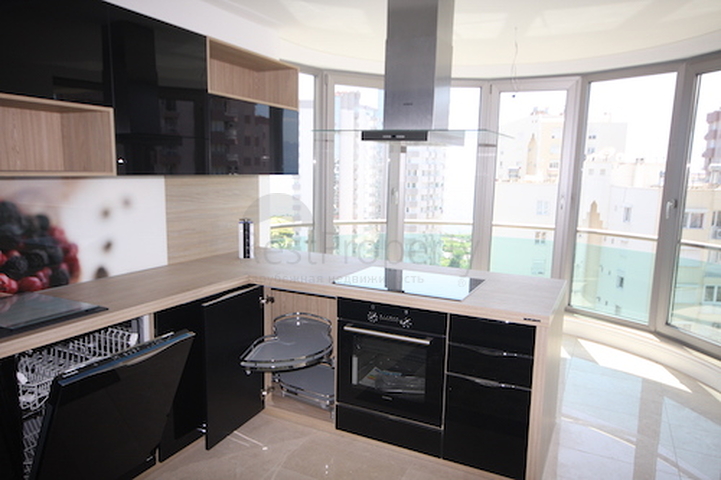 شقة فاخرة بإطلالة بانورامية على البحر في منطقة لارا – أنطاليا