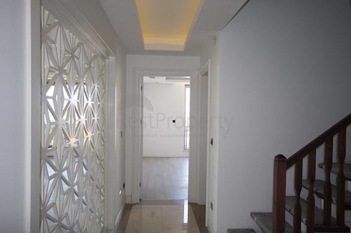 شقة فاخرة بإطلالة بانورامية على البحر في منطقة لارا – أنطاليا