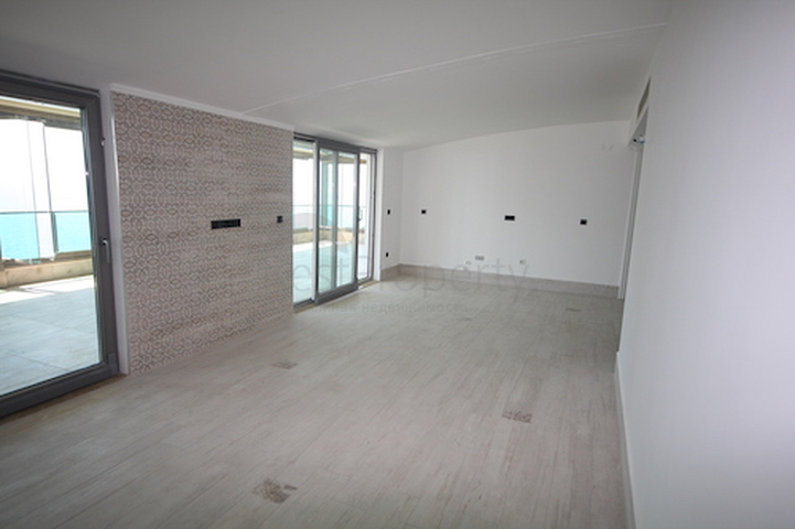 شقة فاخرة بإطلالة بانورامية على البحر في منطقة لارا – أنطاليا