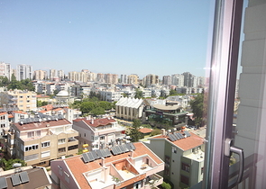 شقة فاخرة بإطلالة بانورامية على البحر في منطقة لارا – أنطاليا