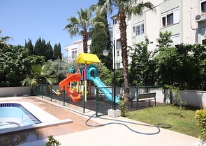 شقة فاخرة بإطلالة بانورامية على البحر في منطقة لارا – أنطاليا