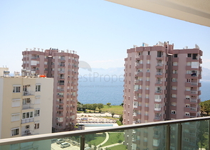 شقة فاخرة بإطلالة بانورامية على البحر في منطقة لارا – أنطاليا
