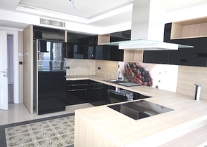 شقة فاخرة بإطلالة بانورامية على البحر في منطقة لارا – أنطاليا