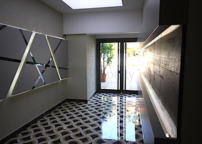 شقة فاخرة بإطلالة بانورامية على البحر في منطقة لارا – أنطاليا