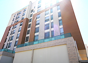 شقة فاخرة بإطلالة بانورامية على البحر في منطقة لارا – أنطاليا