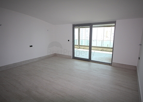 شقة فاخرة بإطلالة بانورامية على البحر في منطقة لارا – أنطاليا