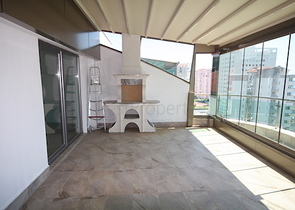 شقة فاخرة بإطلالة بانورامية على البحر في منطقة لارا – أنطاليا