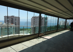 شقة فاخرة بإطلالة بانورامية على البحر في منطقة لارا – أنطاليا