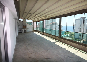 شقة فاخرة بإطلالة بانورامية على البحر في منطقة لارا – أنطاليا