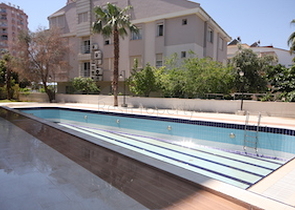 شقة فاخرة بإطلالة بانورامية على البحر في منطقة لارا – أنطاليا