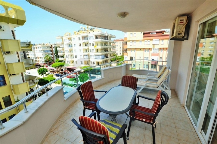 شقة مفروشة على بعد 200 متر من شاطئ البحر في منطقة محمود لار – ألانيا