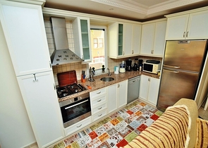 شقة مفروشة على بعد 200 متر من شاطئ البحر في منطقة محمود لار – ألانيا