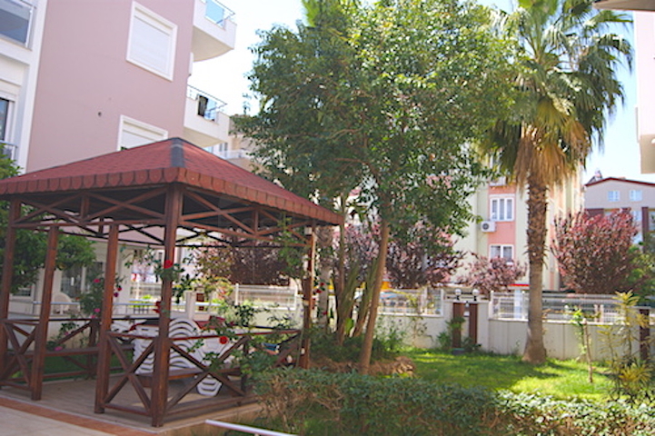 شقة مفروشة على بعد 500 متر من البحر في منطقة كونيالتي – أنطاليا