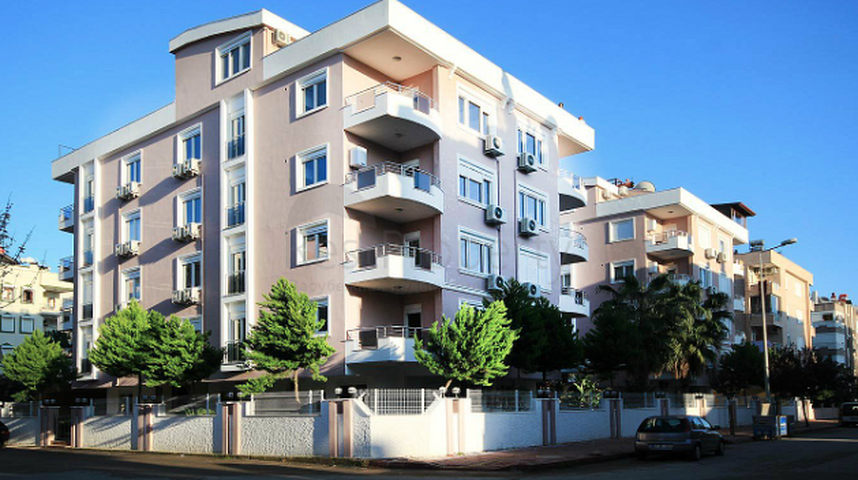 شقة مفروشة على بعد 500 متر من البحر في منطقة كونيالتي – أنطاليا