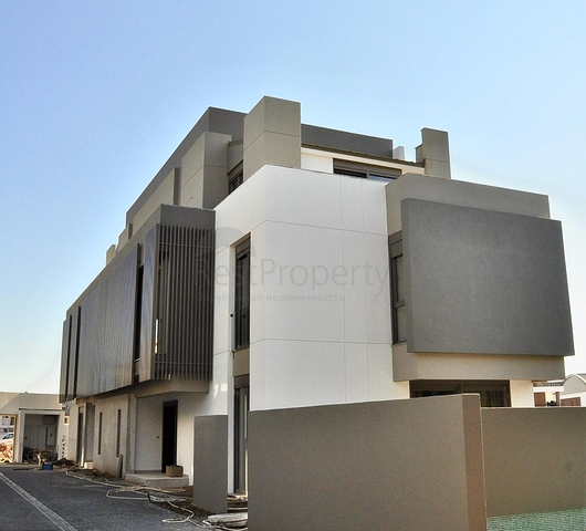 مجمع فلل حديثة قيد الإنشاء في منطقة كونيالتي – أنطاليا