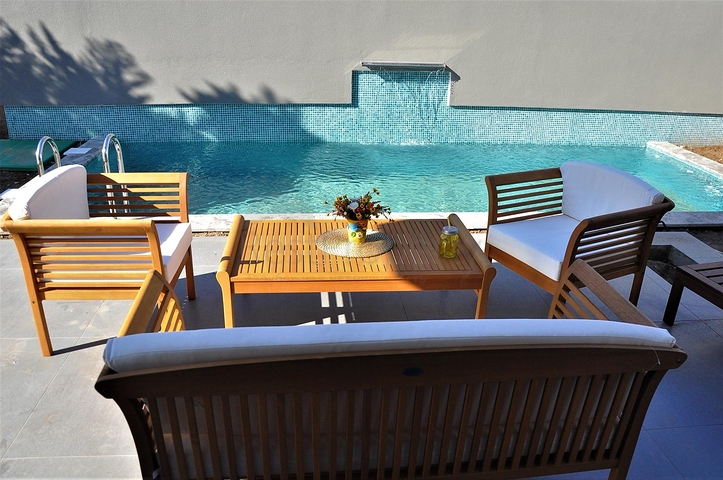 مجمع فلل حديثة قيد الإنشاء في منطقة كونيالتي – أنطاليا