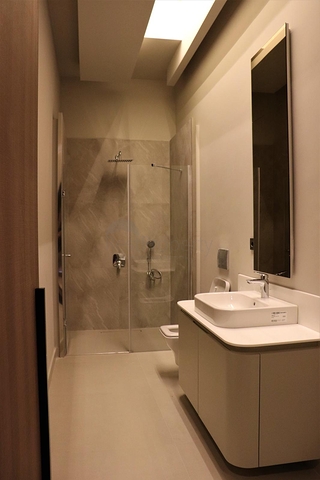 مجمع فلل حديثة قيد الإنشاء في منطقة كونيالتي – أنطاليا