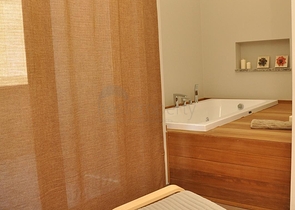 مجمع فلل حديثة قيد الإنشاء في منطقة كونيالتي – أنطاليا