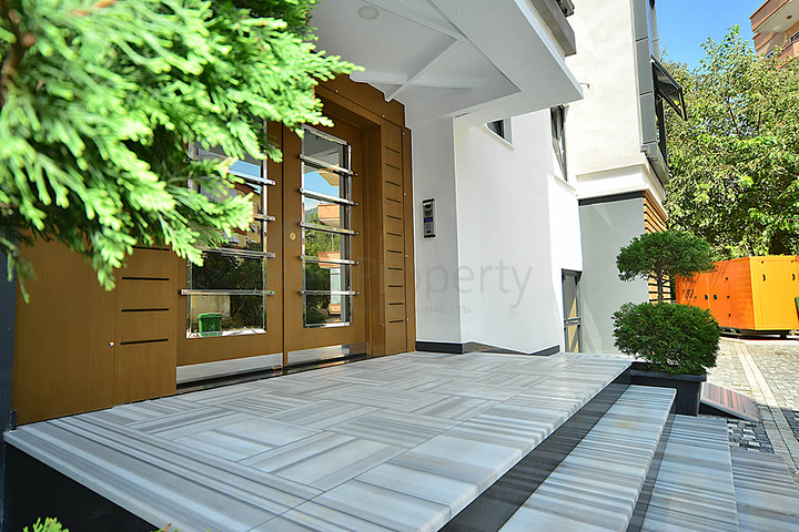 مشروع إستثماري حديث في وسط المدينة السياحية الأنيا