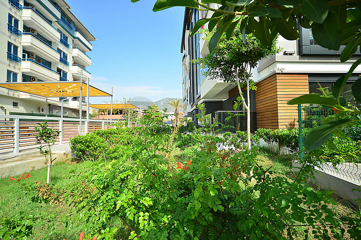 مشروع إستثماري حديث في وسط المدينة السياحية الأنيا