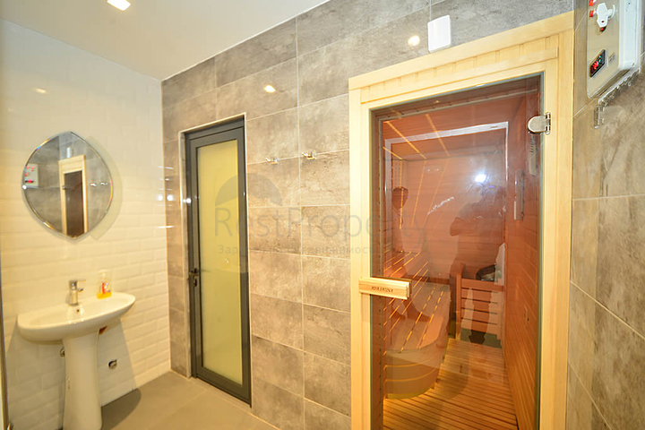 مشروع إستثماري حديث في وسط المدينة السياحية الأنيا