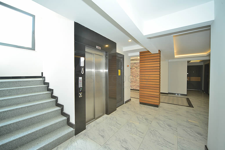 مشروع إستثماري حديث في وسط المدينة السياحية الأنيا