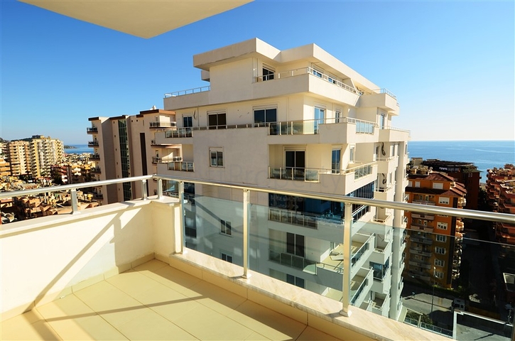 شقة بإطلالة بحرية خلابة في منطقة محمود لار – ألانيا