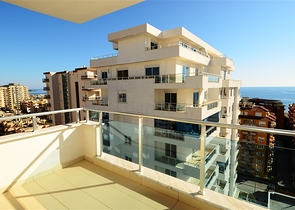 شقة بإطلالة بحرية خلابة في منطقة محمود لار – ألانيا