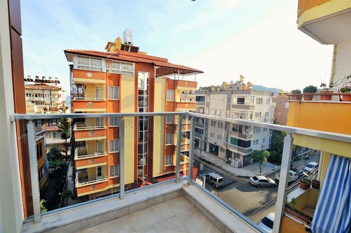 شقة حديثة في مركز الانيا.