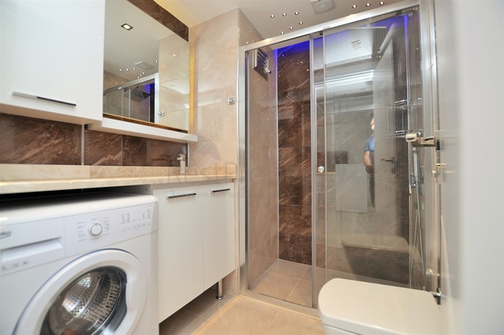 شقة حديثة في مركز الانيا.