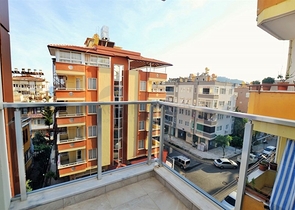 شقة حديثة في مركز الانيا.