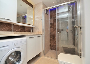 شقة حديثة في مركز الانيا.