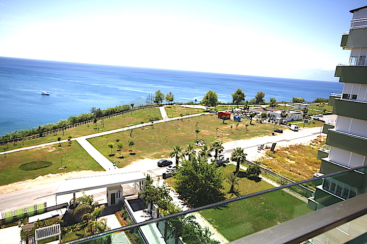 مشروع الرفاهية على الخط الاول من البحر في منطقة لارا – أنطاليا.